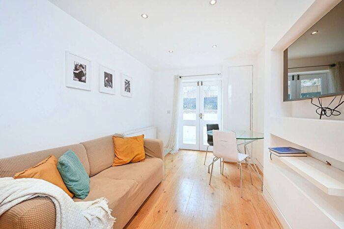 1 Bedroom Flat To Rent In Hammersmith Grove, Hammersmith, London, W6