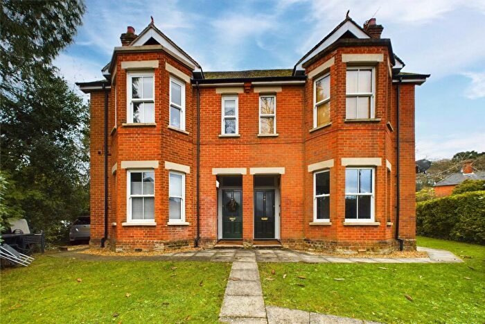 1 Bedroom Maisonette For Sale In Upper Broadmoor Road, Crowthorne, Berkshire, RG45