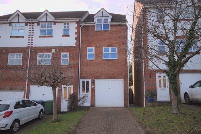 2 Bedroom End Of Terrace House To Rent In Wheelers Park, High Wycombe, HP13