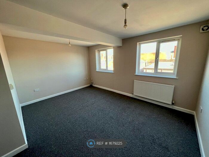 2 Bedroom Flat To Rent In Stockport Road, Ashton-Under-Lyne, OL7