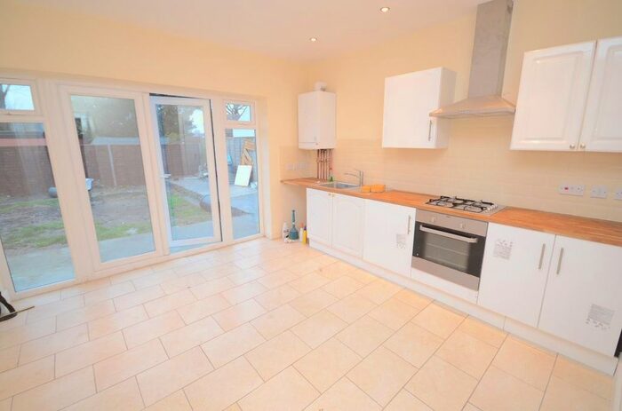 1 Bedroom Flat To Rent In Gunnersbury Avenue, Ealing, W5