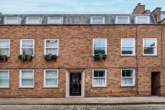 2 Bedroom Flat For Sale In Weymouth Mews, London, W1G