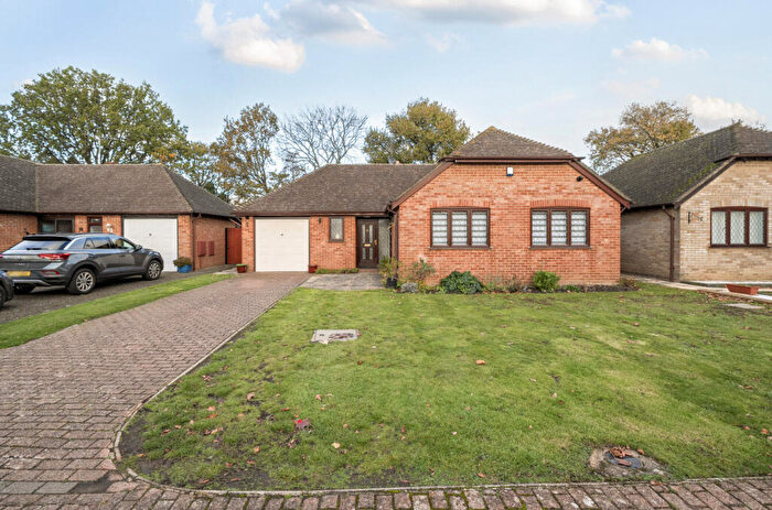 2 Bedroom Bungalow For Sale In Farriers Close, Woodley, Reading, Berkshire, RG5