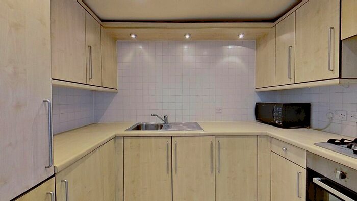 2 Bedroom Apartment To Rent In Schooner Close, London, E14