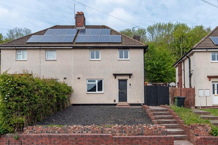 3 Bedroom Semi-Detached House To Rent In Bluebell Road, Dudley, West Midlands, DY1
