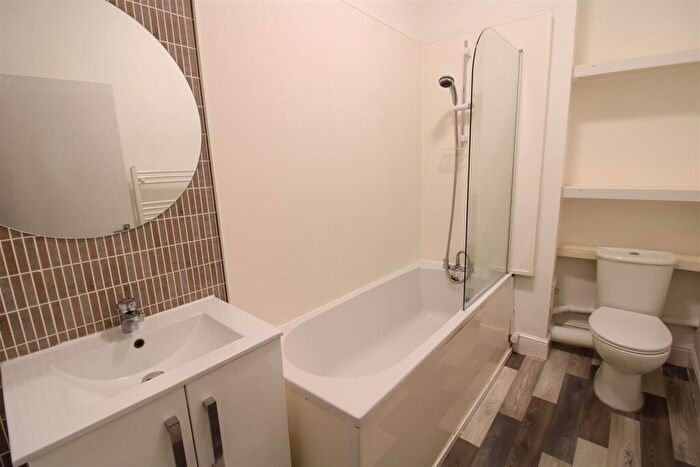 1 Bedroom Flat To Rent In Victoria Road North, Southsea, PO5