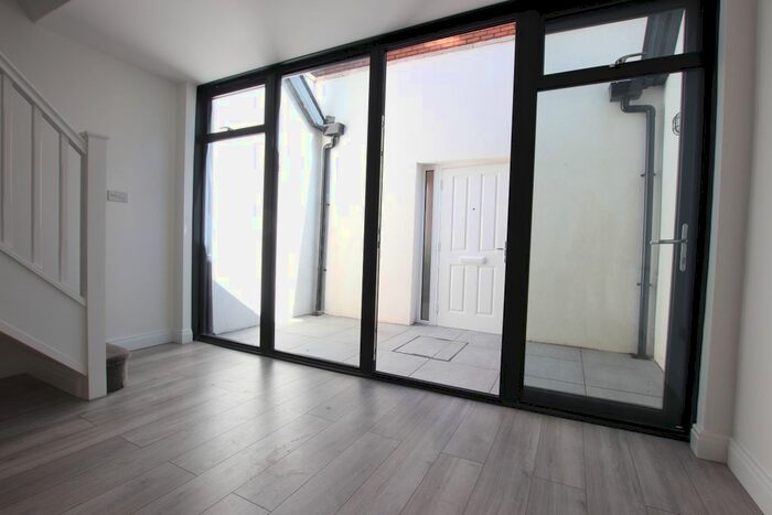 2 Bedroom Maisonette To Rent In Camberwell Road, London, SE5