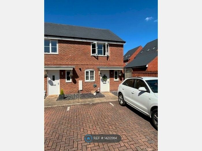 2 Bedroom End Of Terrace House To Rent In Roe Gardens, Reading, RG7