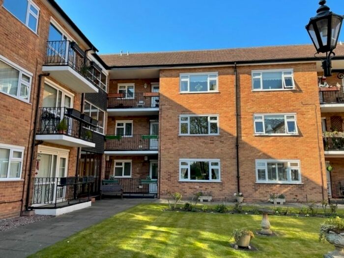 2 Bedroom Flat To Rent In Hawthornden Court, Penns Lane, Sutton Coldfield, B76