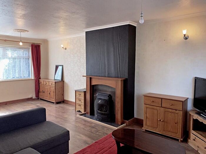 2 Bedroom House To Rent In Fladbury Crescent, Birmingham, B29