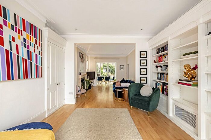 3 Bedroom Flat To Rent In Marloes Road, Kensington, W8