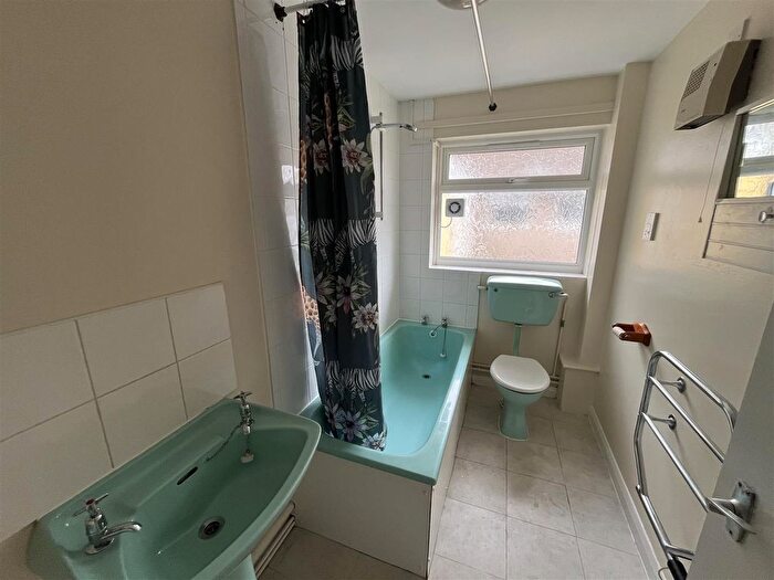 2 Bedroom Detached Bungalow To Rent In Coneygar Close, Bridport, Dorset, DT6