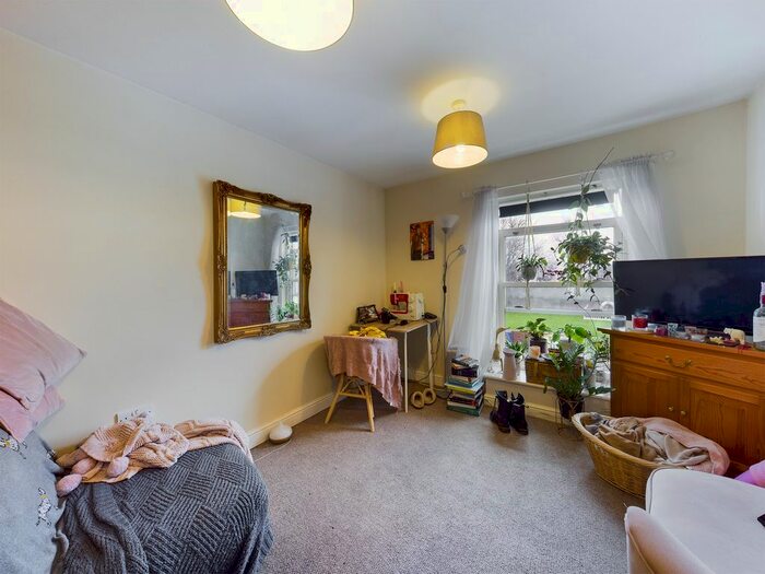 1 Bedroom Flat To Rent In Bath Road, Leckhampton, Cheltenham, GL53