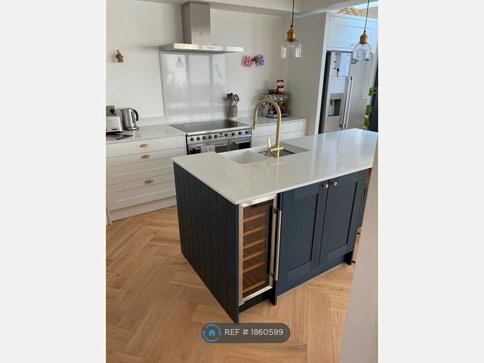 3 Bedroom Semi-Detached House To Rent In Kingslyn Crescent, London, SE19