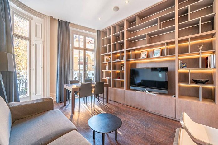 2 Bedroom Flat To Rent In Bishops Bridge Road, Bayswater, London, W2