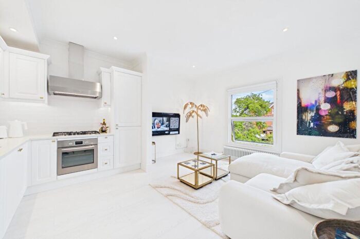 2 Bedroom Flat For Sale In Brunswick Hill, Reading, Berkshire, RG1