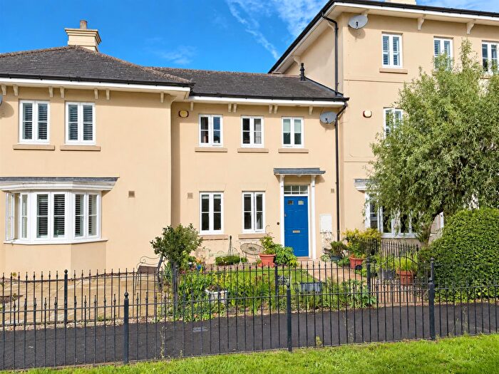 2 Bedroom Mews For Sale In Beaurevoir Way, Warwick, CV34