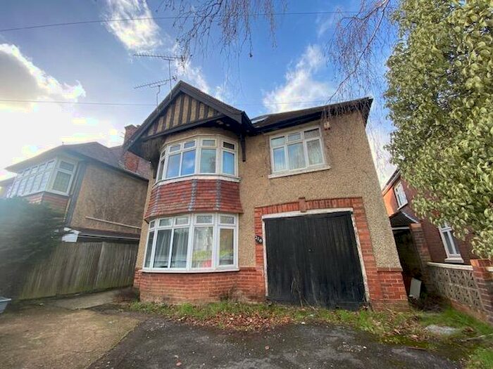 4 Bedroom Apartment To Rent In Hill Lane, SO15