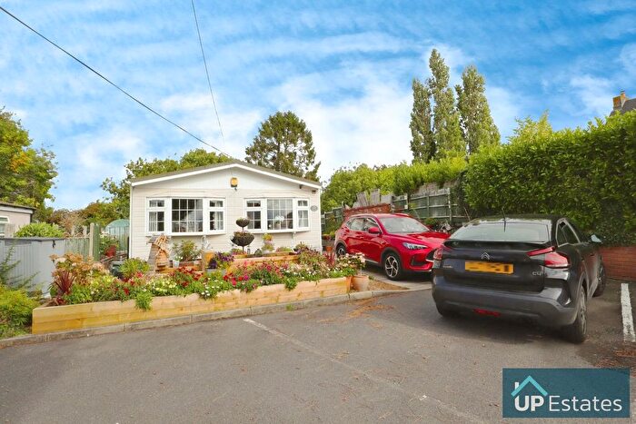 1 Bedroom Mobile/park Home For Sale In Mill Farm Park, Bulkington, CV12