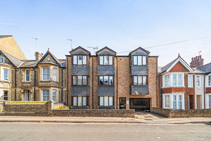 1 Bedroom Flat For Sale In Southfield Road, Oxford, OX4