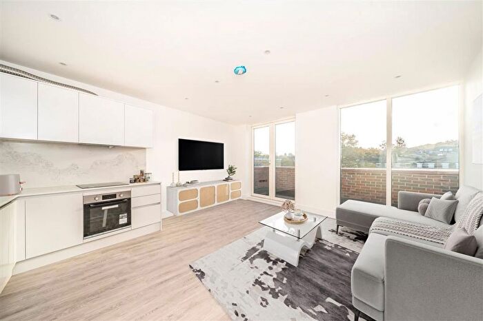 2 Bedroom Flat For Sale In Greenwich High Road, Greenwich, SE10