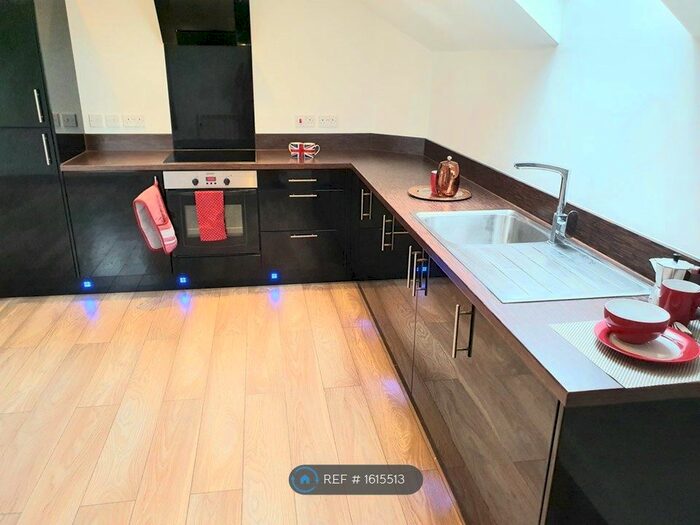 1 Bedroom Flat To Rent In Chapel Court, Bromsgrove, B61