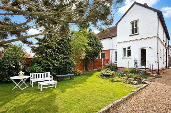 2 Bedroom Flat To Rent In York Road, Woking, Surrey, GU22