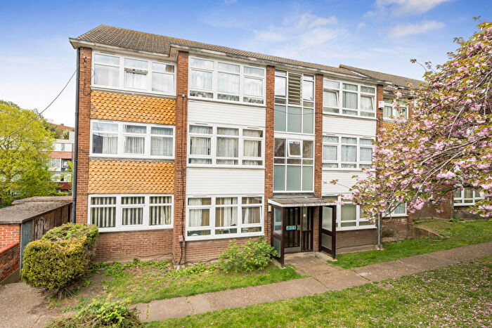 2 Bedroom Apartment For Sale In Woodhill, Woolwich, SE18