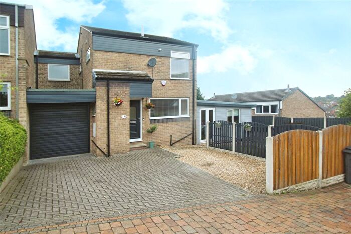 3 Bedroom Link Detached House For Sale In Maple Place, Chapeltown, Sheffield, South Yorkshire, S35