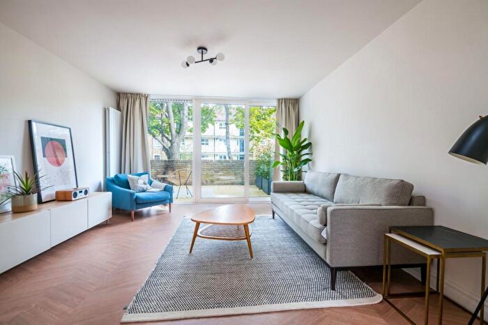 3 Bedroom Maisonette For Sale In Coston Walk, Brockley, SE4