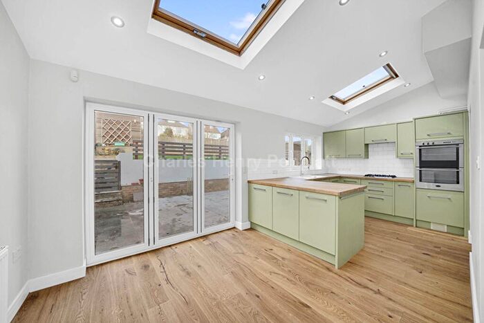 5 Bedroom Semi-Detached House To Rent In Friern Mount Drive, Whetstone, N20