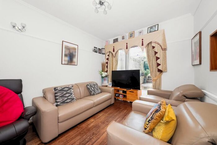 5 Bedroom End Of Terrace House For Sale In Bewlys Road, West Norwood, London, SE27