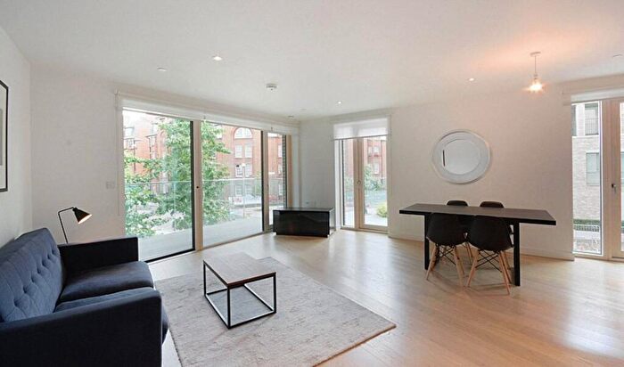 2 Bedroom Flat To Rent In Rodney Road, Elephant And Castle, London, SE17