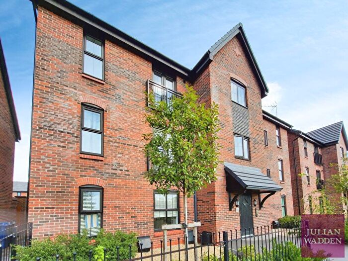 2 Bedroom Flat For Sale In Robertsons Way, Droylsden, Manchester, M43