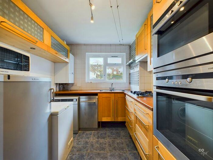 3 Bedroom Flat To Rent In Moulsecoomb Way, Brighton, BN2