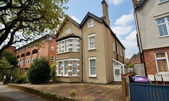 3 Bedroom Flat For Sale In Grimston Gardens, Folkestone, Kent, CT20