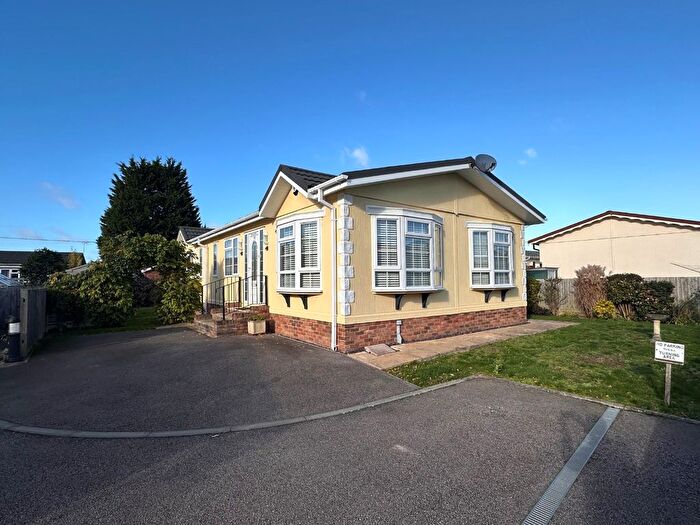 2 Bedroom Park Home For Sale In Brickhill Farm Park Homes, Half Moon Lane, Pepperstock, LU1