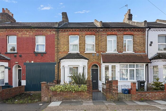 3 Bedroom Terraced House For Sale In Bristow Road, Hounslow, TW3