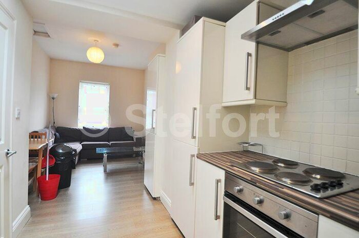 2 Bedroom Apartment To Rent In Holloway Road, London, N7