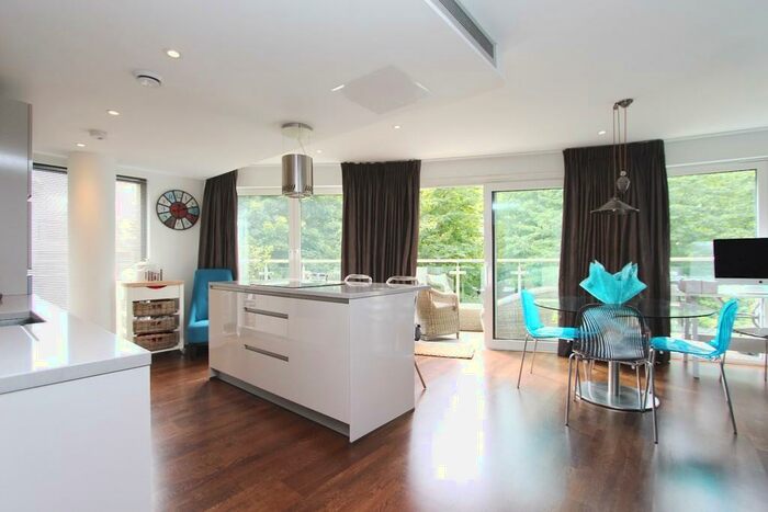 2 Bedroom Apartment To Rent In Kingston Riverside, KT2