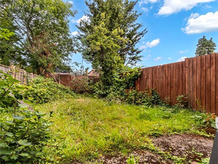 2 Bedroom Apartment For Sale In Hertford Road, London, N2