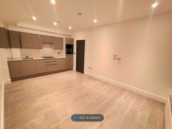 1 Bedroom Flat To Rent In Arliss Court, Watford, WD17