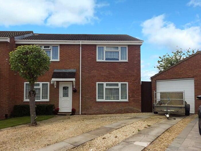 4 Bedroom Semi-Detached House To Rent In Wynndale Close, Swindon, Wiltshire, SN3