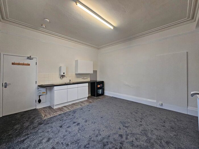 Studio To Rent In Totnes Road, Paignton, TQ4