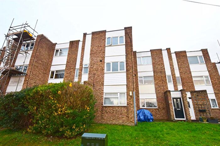 2 Bedroom Maisonette For Sale In Maplins Close, Rainham, Gillingham, ME8