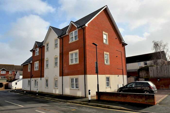 2 Bedroom Flat To Rent In Mill Street, Newport, PO30