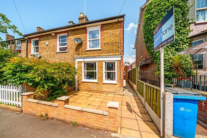 4 Bedroom Semi-Detached House To Rent In New Road, Kingston Upon Thames, KT2