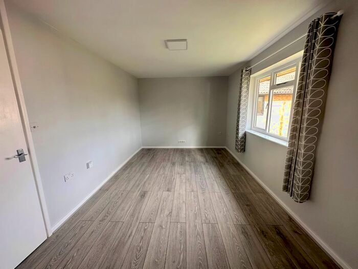 1 Bedroom Maisonette To Rent In St. Albans Road, Barnet, EN5