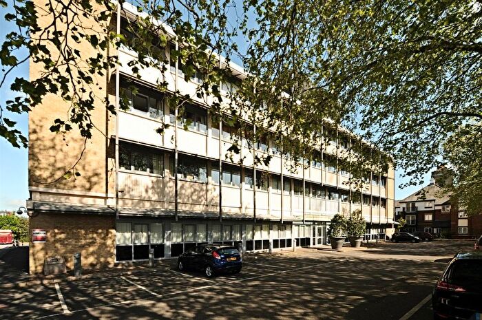 1 Bedroom Flat To Rent In Between Towns Road, Cowley, Oxford, OX4