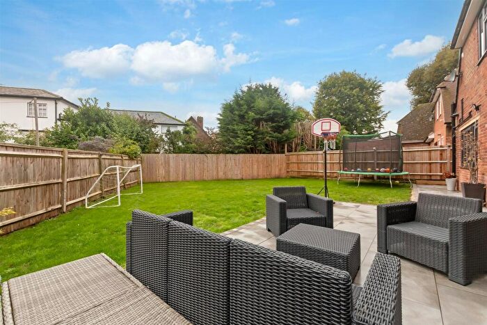 5 Bedroom Detached House For Sale In Cheshunt Close, Meopham, Kent, DA13